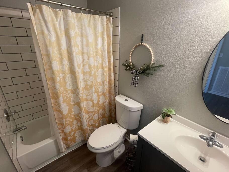 The Ingrid Apt #8 - Fresh And Simple 2Bd With Wifi Hamilton Exterior photo