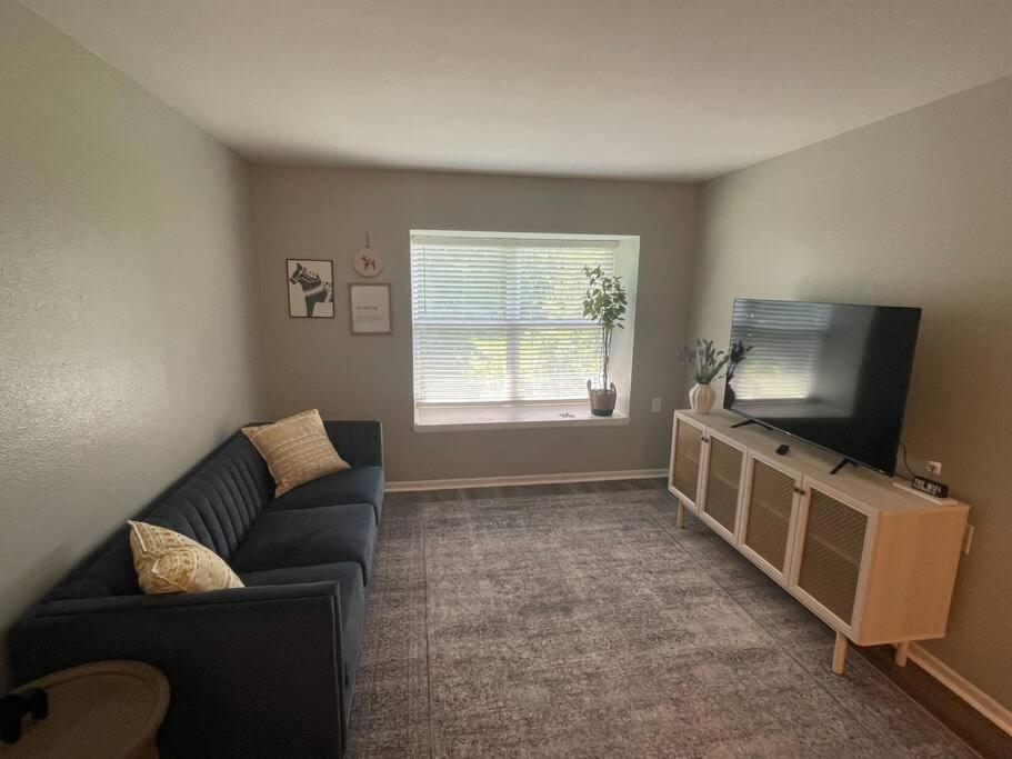 The Ingrid Apt #8 - Fresh And Simple 2Bd With Wifi Hamilton Exterior photo